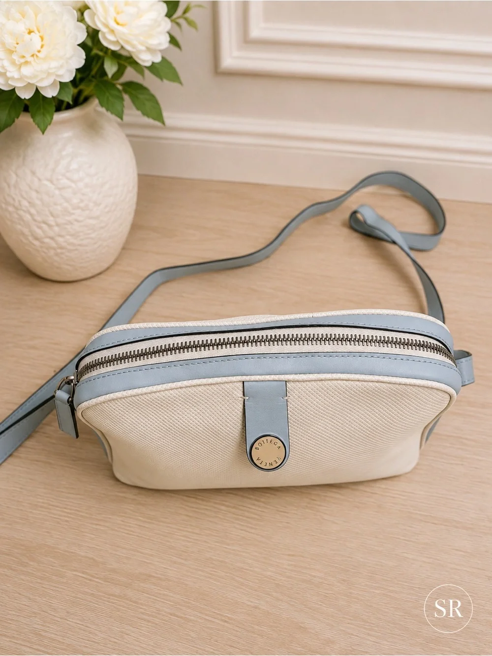 Vintage Bottega Veneta Marco Polo Leather Crossbody Bag White Blue Italy